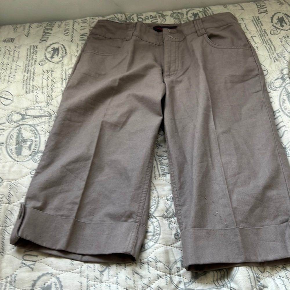 Short size 10 tan Andre Bini brand khaki color